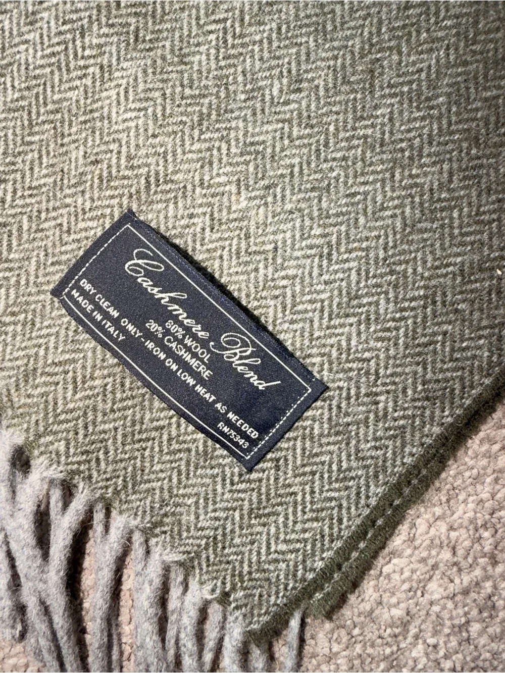 NIB Men’s Cashmere & Wool Blend Wool Herringbone Scarf Made in Italy Fringe